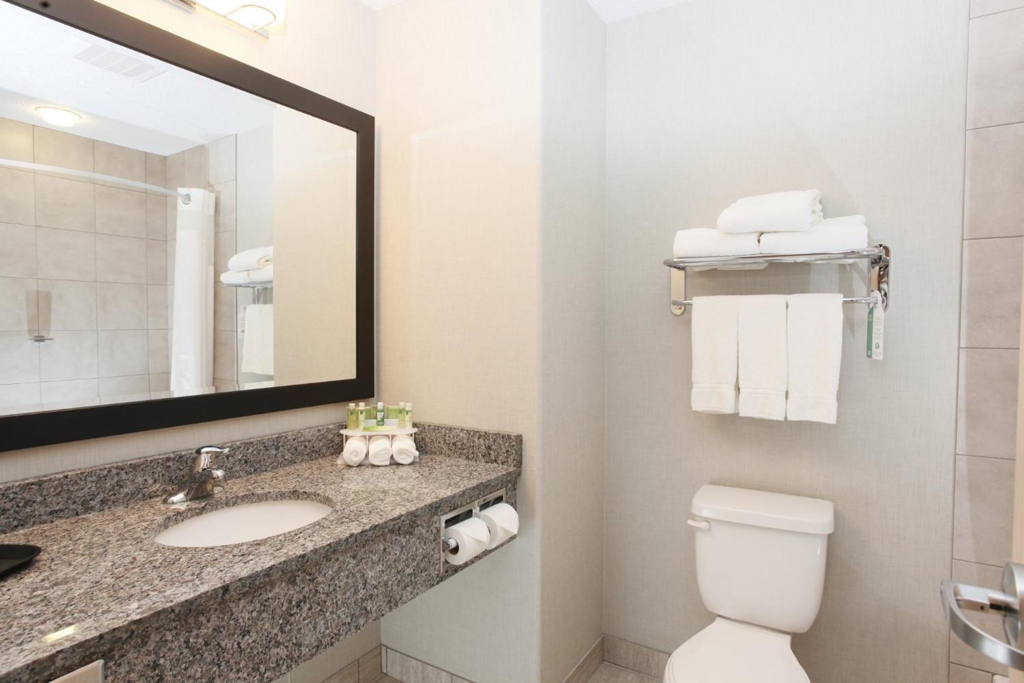 Holiday Inn Express Fort St John By Ihg Fort St. John Bagian luar foto