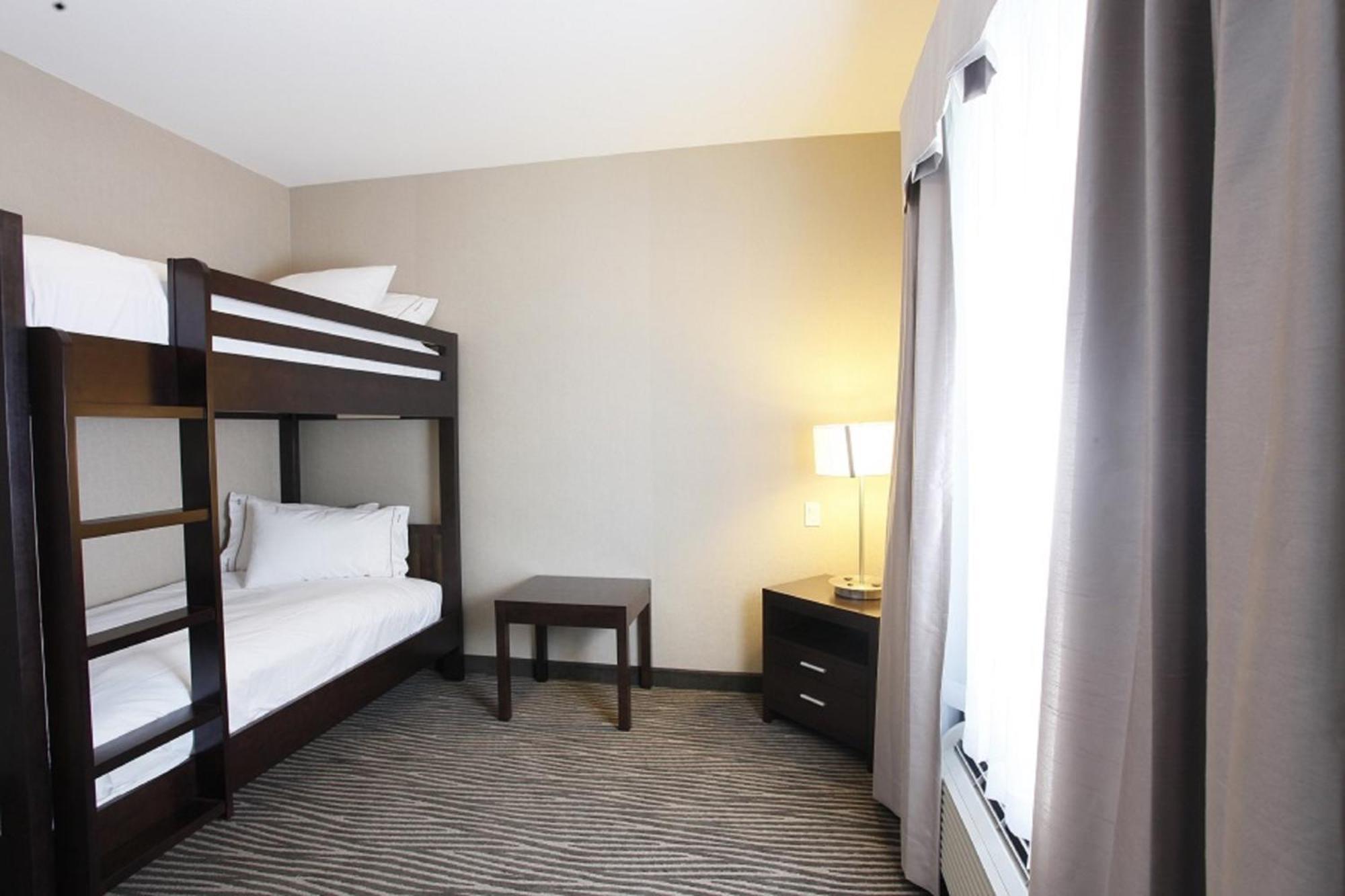 Holiday Inn Express Fort St John By Ihg Fort St. John Bagian luar foto
