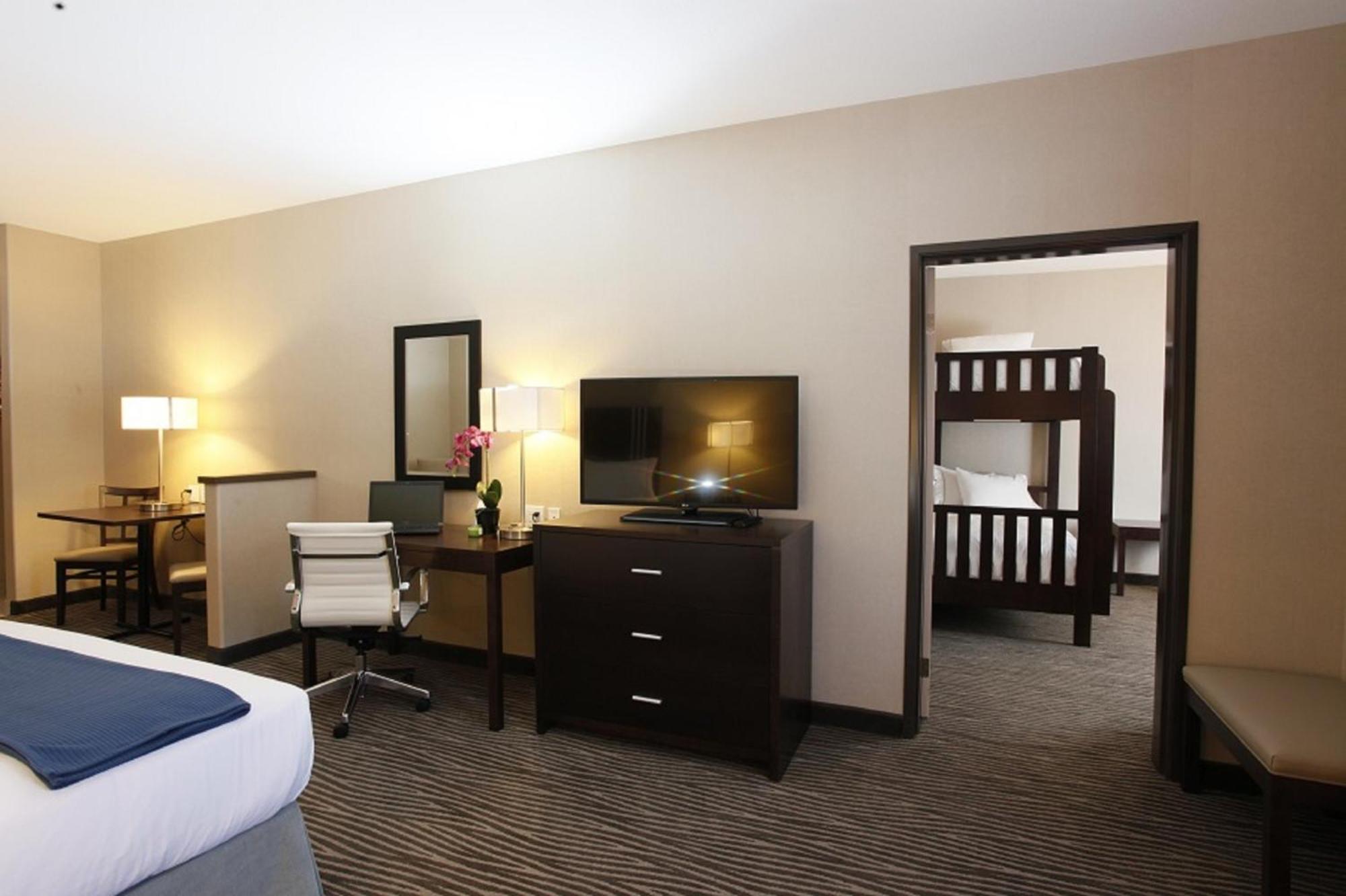 Holiday Inn Express Fort St John By Ihg Fort St. John Bagian luar foto