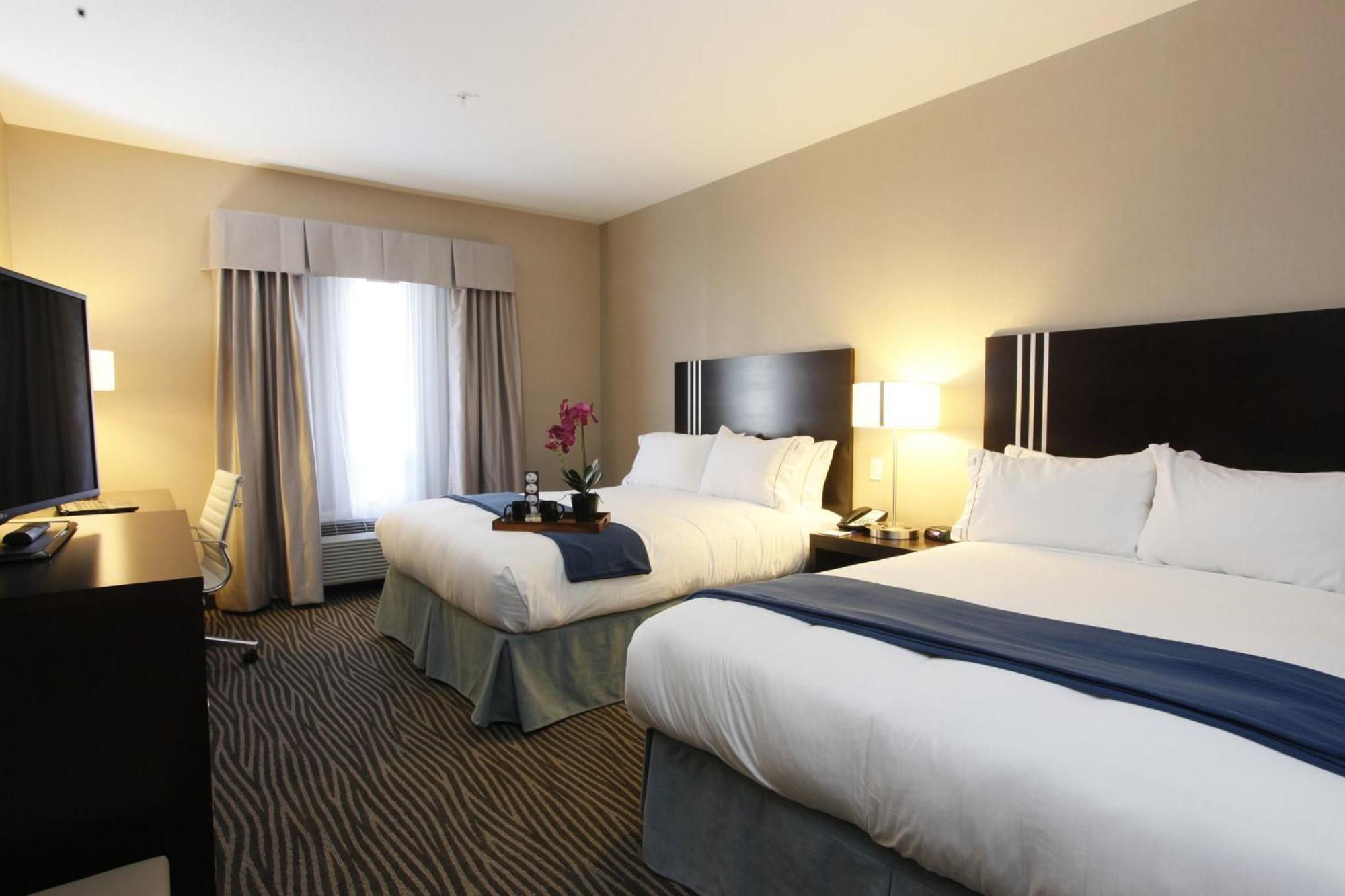 Holiday Inn Express Fort St John By Ihg Fort St. John Bagian luar foto