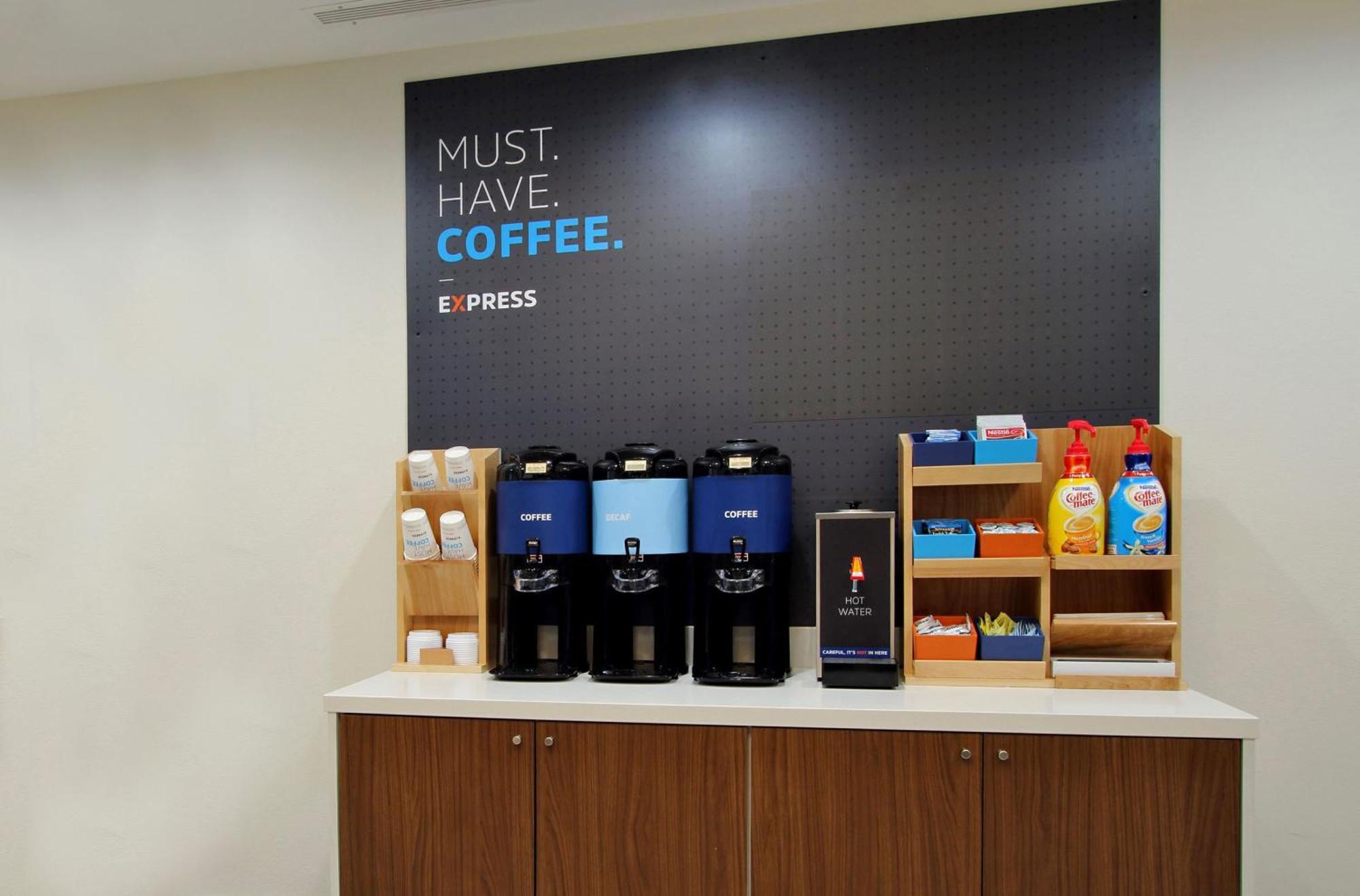 Holiday Inn Express Fort St John By Ihg Fort St. John Bagian luar foto