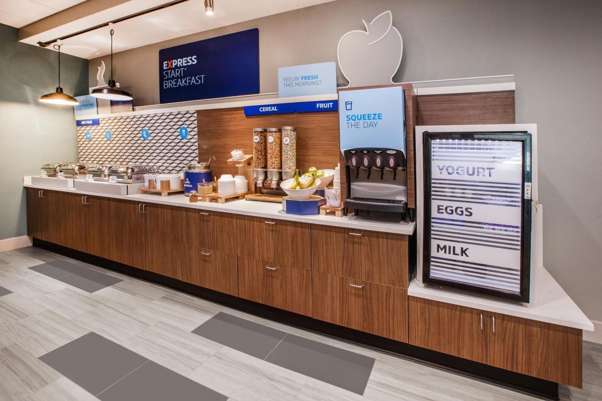 Holiday Inn Express Fort St John By Ihg Fort St. John Bagian luar foto