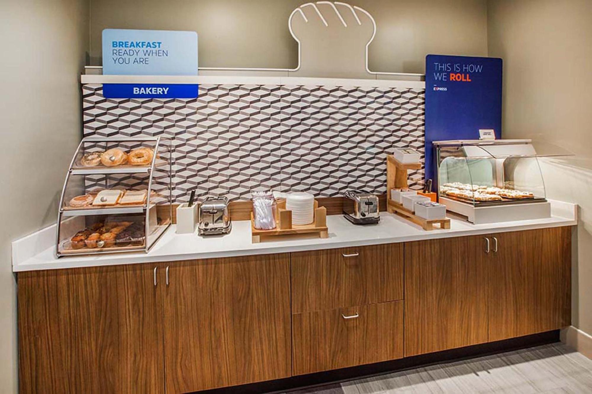Holiday Inn Express Fort St John By Ihg Fort St. John Bagian luar foto