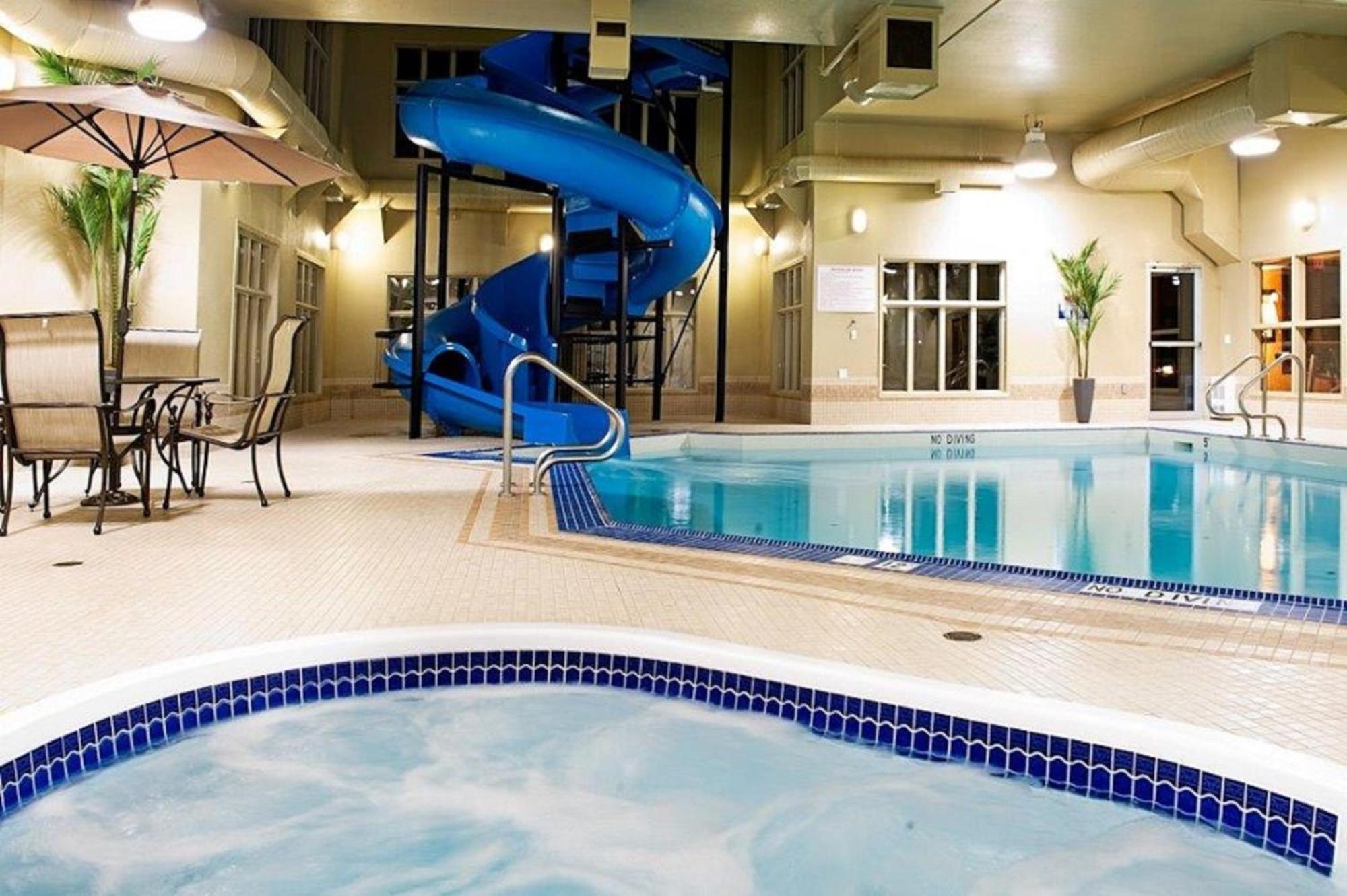 Holiday Inn Express Fort St John By Ihg Fort St. John Bagian luar foto