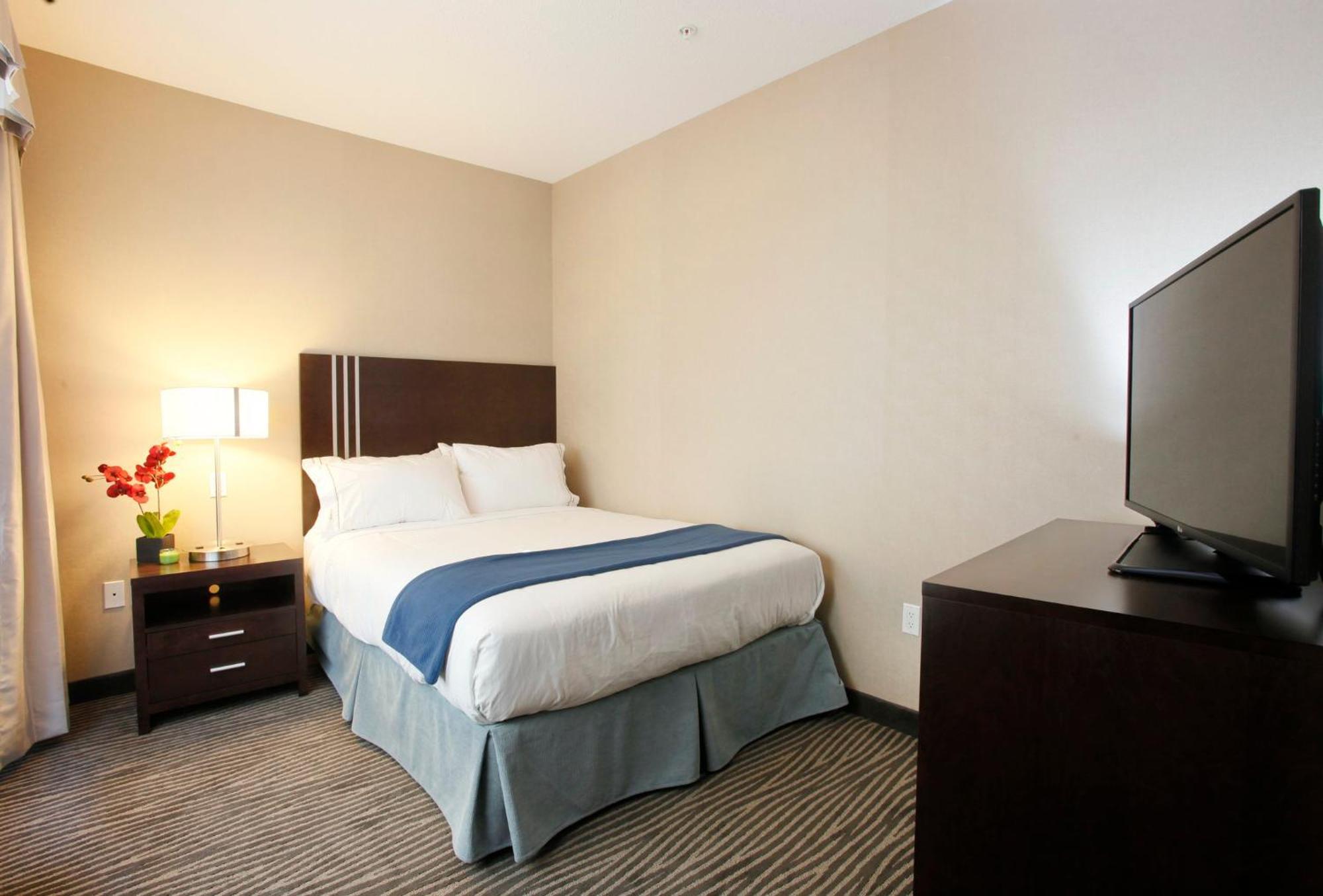 Holiday Inn Express Fort St John By Ihg Fort St. John Bagian luar foto