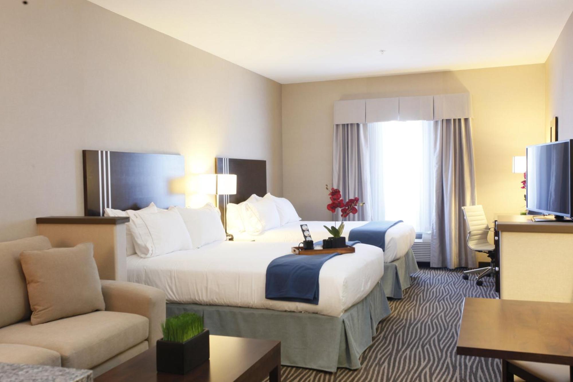 Holiday Inn Express Fort St John By Ihg Fort St. John Bagian luar foto