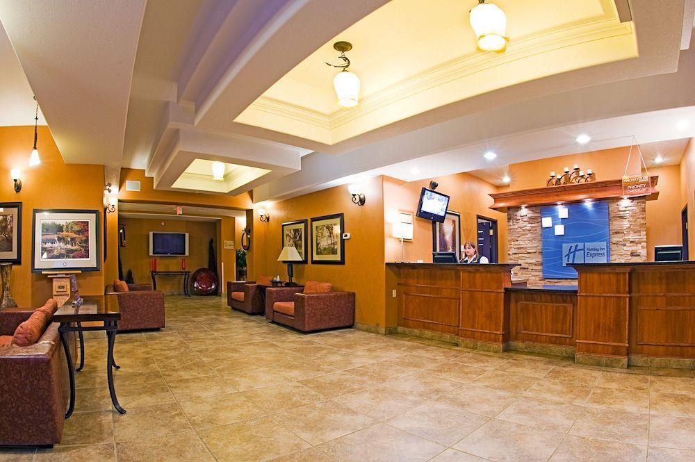 Holiday Inn Express Fort St John By Ihg Fort St. John Bagian luar foto