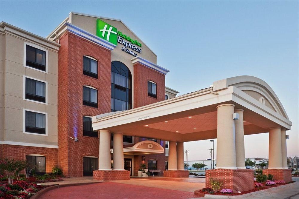 Holiday Inn Express Fort St John By Ihg Fort St. John Bagian luar foto