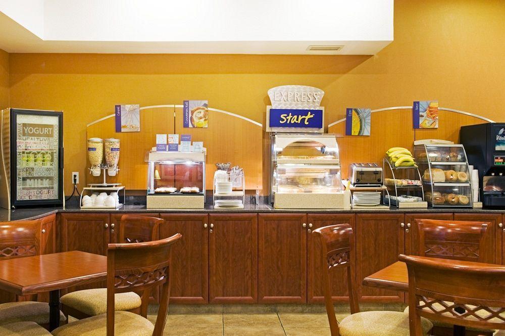 Holiday Inn Express Fort St John By Ihg Fort St. John Bagian luar foto