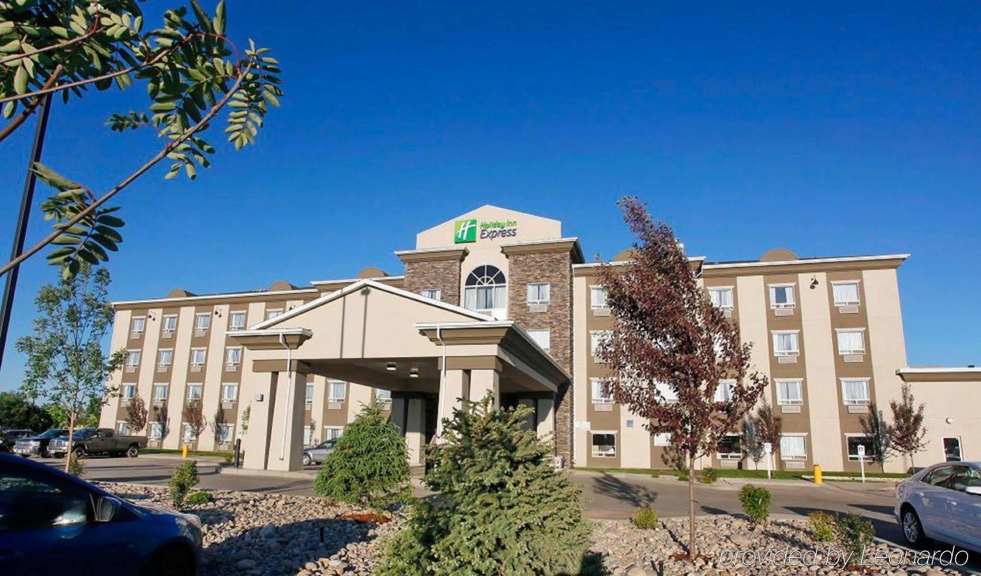 Holiday Inn Express Fort St John By Ihg Fort St. John Bagian luar foto