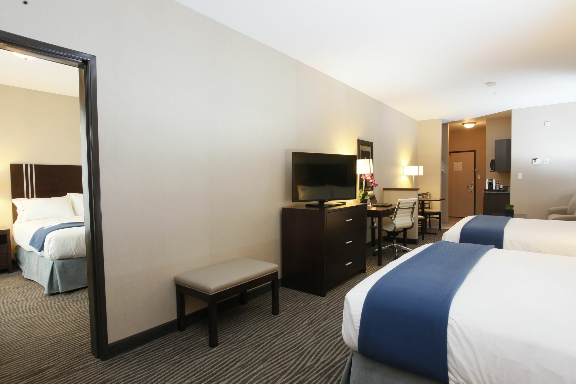 Holiday Inn Express Fort St John By Ihg Fort St. John Bagian luar foto