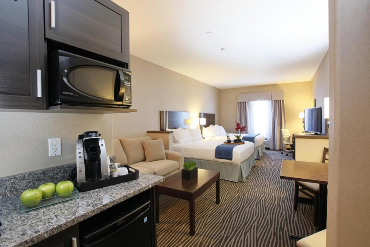 Holiday Inn Express Fort St John By Ihg Fort St. John Bagian luar foto