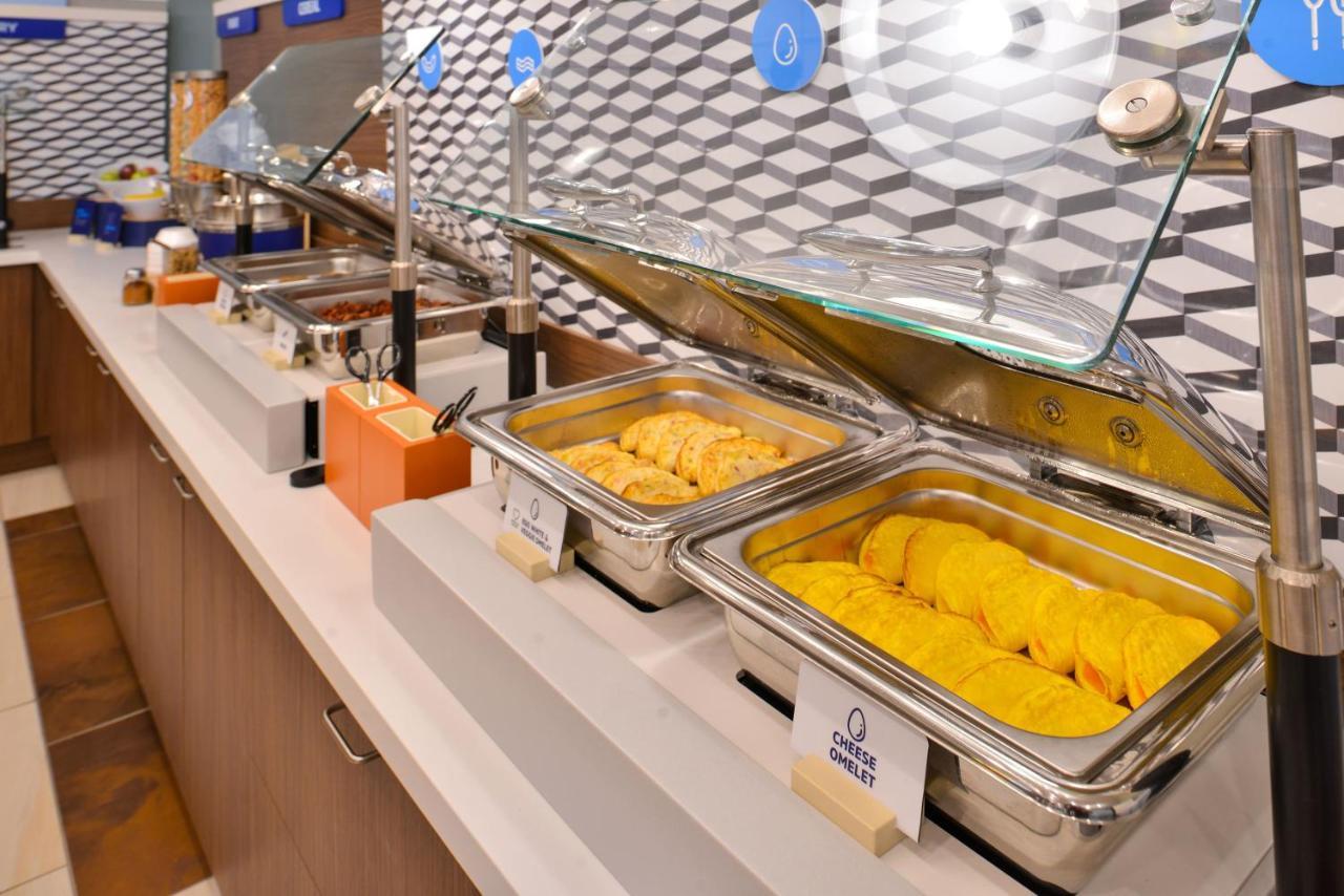 Holiday Inn Express Fort St John By Ihg Fort St. John Bagian luar foto